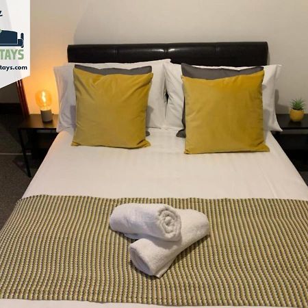 Rodsley - 2 Bedroom 1St Floor Flat Free Parking Wifi And Netflix Gateshead Bagian luar foto