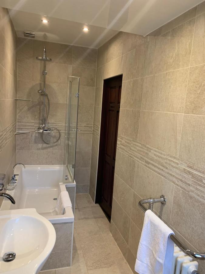 Rodsley - 2 Bedroom 1St Floor Flat Free Parking Wifi And Netflix Gateshead Bagian luar foto