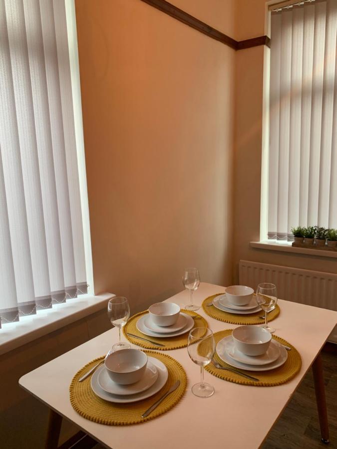 Rodsley - 2 Bedroom 1St Floor Flat Free Parking Wifi And Netflix Gateshead Bagian luar foto