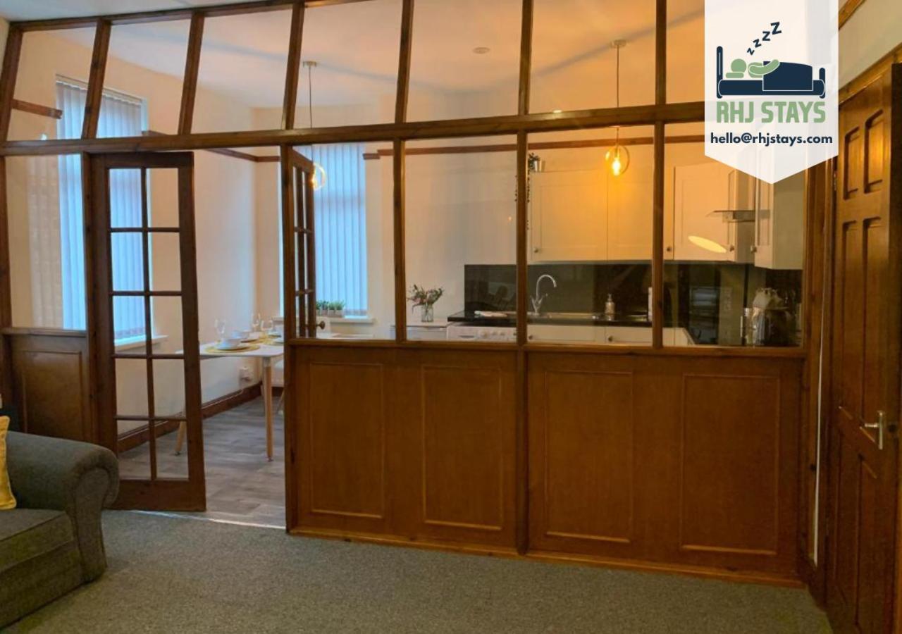 Rodsley - 2 Bedroom 1St Floor Flat Free Parking Wifi And Netflix Gateshead Bagian luar foto
