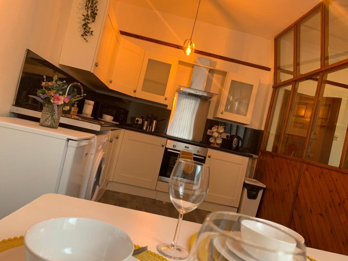 Rodsley - 2 Bedroom 1St Floor Flat Free Parking Wifi And Netflix Gateshead Bagian luar foto