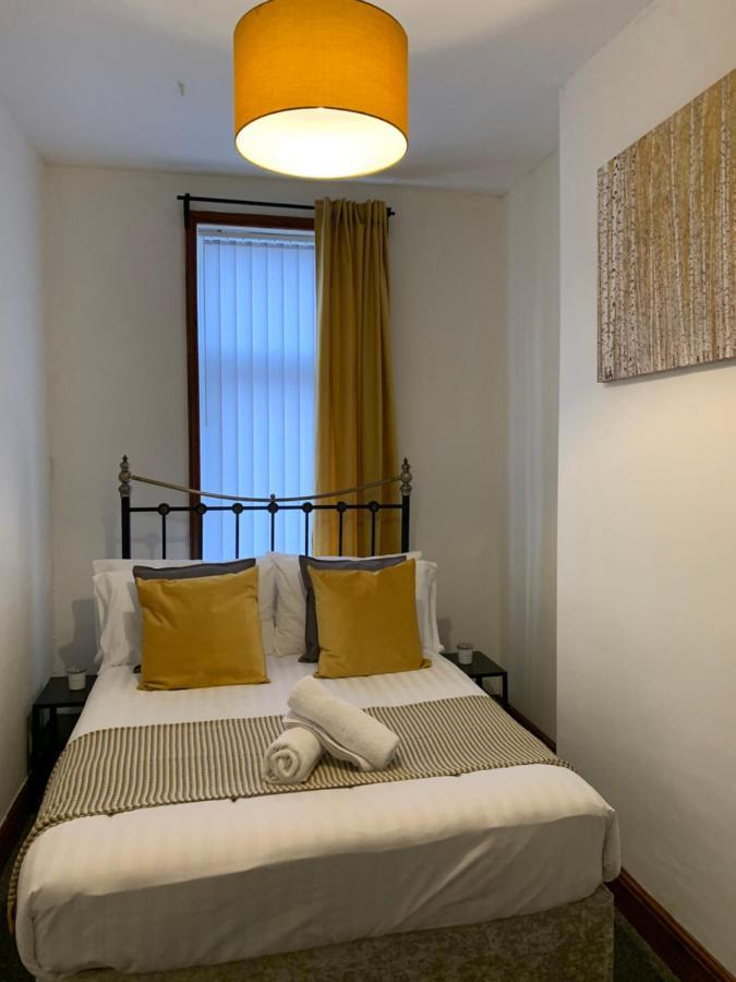Rodsley - 2 Bedroom 1St Floor Flat Free Parking Wifi And Netflix Gateshead Bagian luar foto